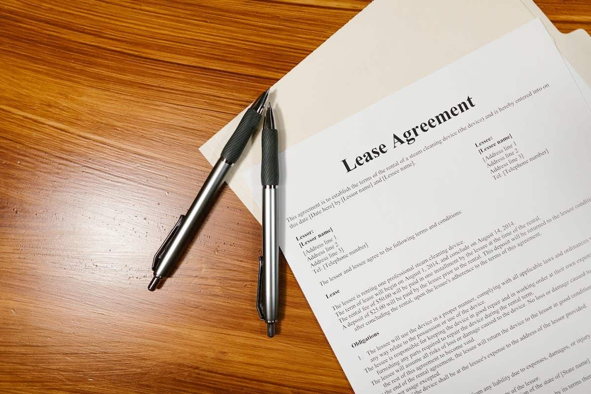 Les essentielles clauses à incorporer dans un contrat de location