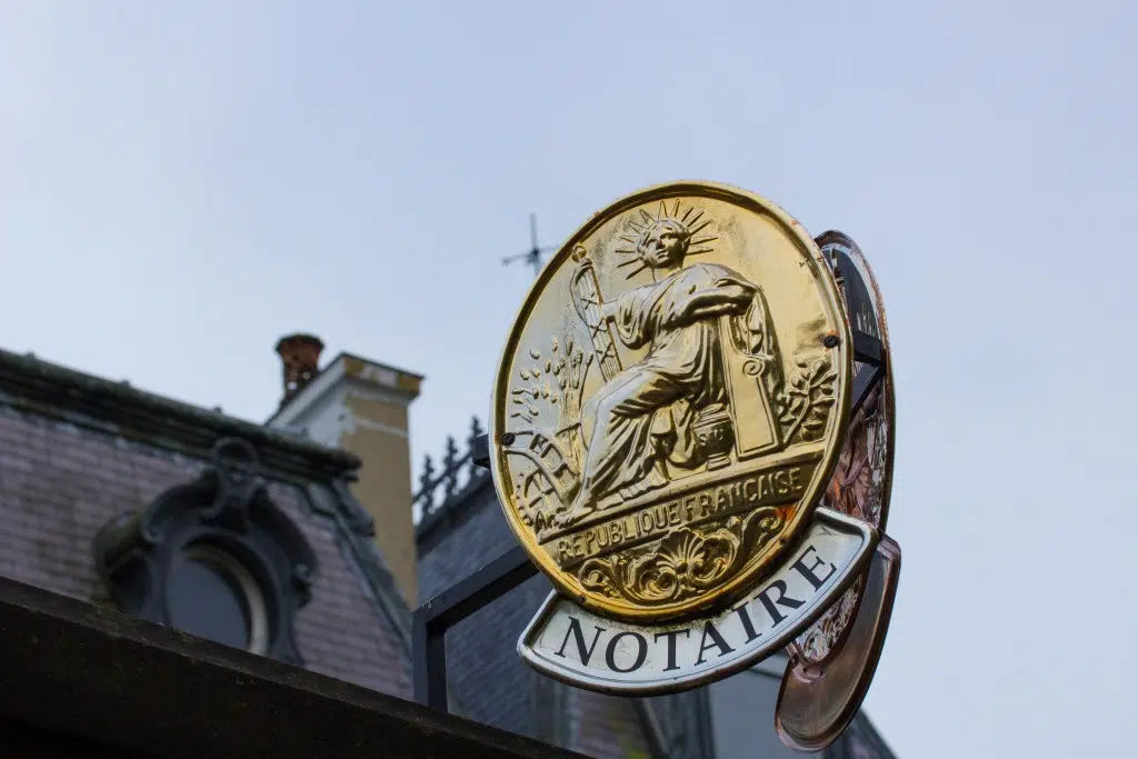Quelles sont les deux voies d’accès pour devenir notaire ?
