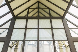 Véranda moderne à Alès : quelles solutions pour un confort optimal en toutes saisons ?